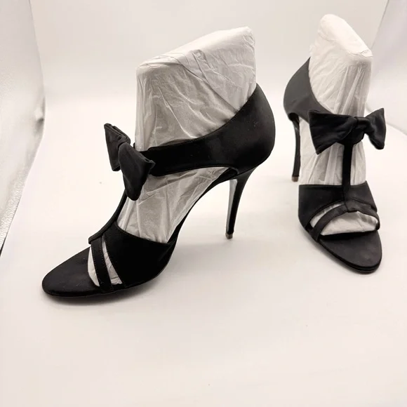 Stella McCartney Elegant Black Stiletto Heels with Bow Accent sz 9.5 - Picture 2 of 11
